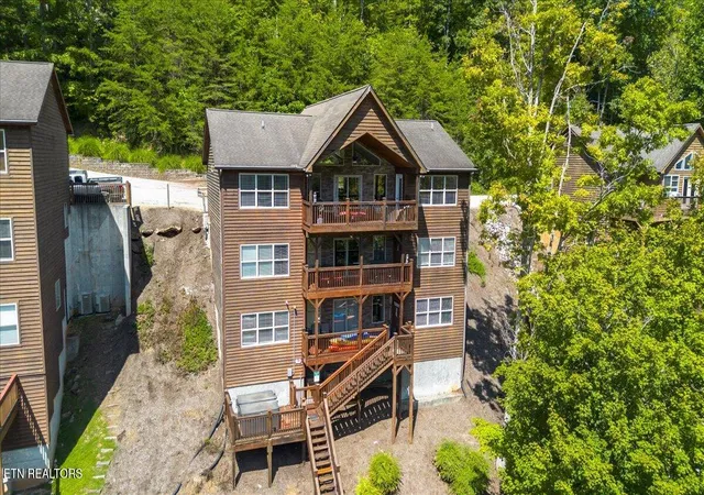 Photo 2 of Single family home for sale at 126 Bluewater Ln, La Follette, TN 37766 | MLS# 1354671 | Listing updated on 2026-09-08
