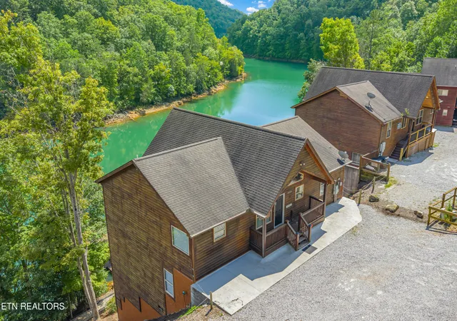 Photo 3 of Single family home for sale at 126 Bluewater Ln, La Follette, TN 37766 | MLS# 1354671 | Listing updated on 2026-09-08