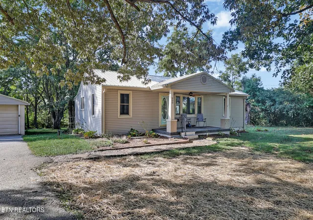 Photo 3 of Single family home for sale at 900 E First St St, Crossville, TN 38555 | MLS# 1353452 | Listing updated on 2026-09-21