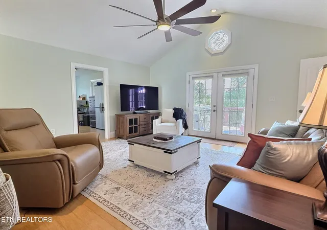 Photo 2 of Single family home for sale at 430 Bluff Tr, Jacksboro, TN 37757 | MLS# 1354582 | Listing updated on 2026-09-06