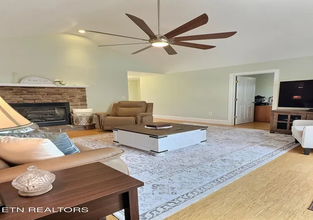Photo 3 of Single family home for sale at 430 Bluff Tr, Jacksboro, TN 37757 | MLS# 1354582 | Listing updated on 2026-09-06