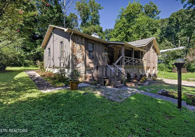 Photo 2 of Single family home for sale at 403 Delaware Ave, Oak Ridge, TN 37830 | MLS# 1354563 | Listing updated on 2026-09-18