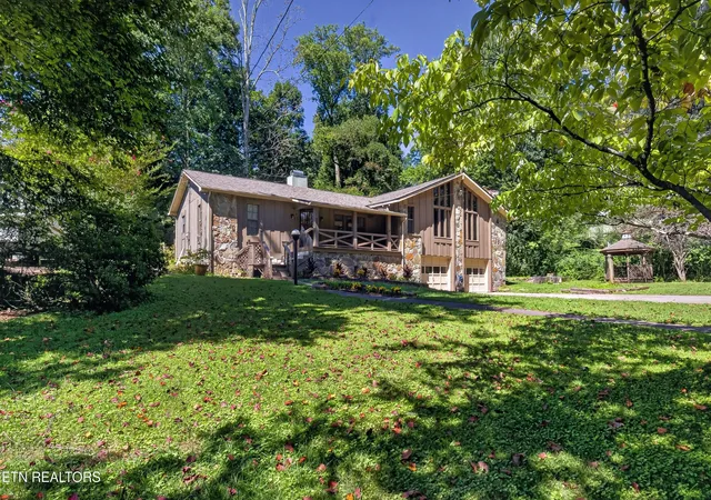 Photo 3 of Single family home for sale at 403 Delaware Ave, Oak Ridge, TN 37830 | MLS# 1354563 | Listing updated on 2026-09-18