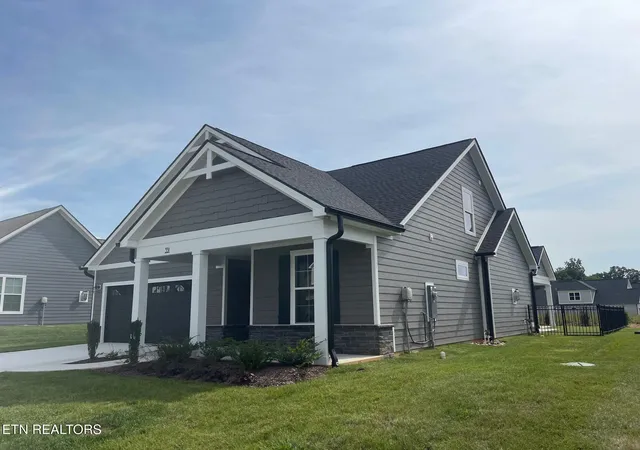 Photo 2 of Single family home for sale at 351 Trillium Tr, Lenoir City, TN 37771 | MLS# 1355368 | Listing updated on 2026-10-07