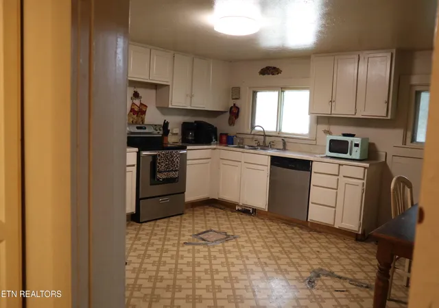 Photo 3 of Single family home for sale at 424 Meadowbrook Dr, Pigeon Forge, TN 37863 | MLS# 1355741 | Listing updated on 2026-09-17