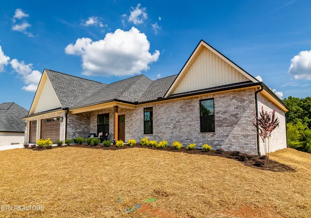 Photo 2 of Single family home for sale at 111 Burrstone Way, Maryville, TN 37803 | MLS# 1354132 | Listing updated on 2026-09-14