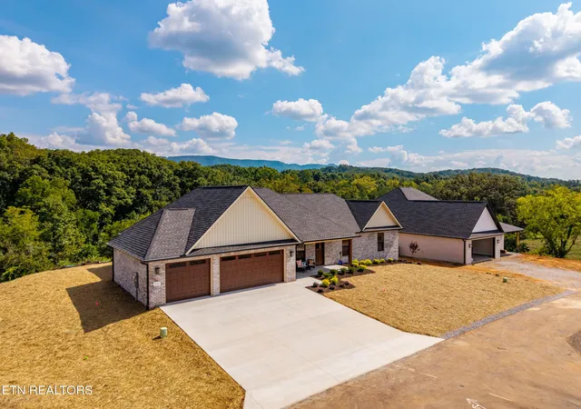 Photo 4 of Single family home for sale at 111 Burrstone Way, Maryville, TN 37803 | MLS# 1354132 | Listing updated on 2026-09-14