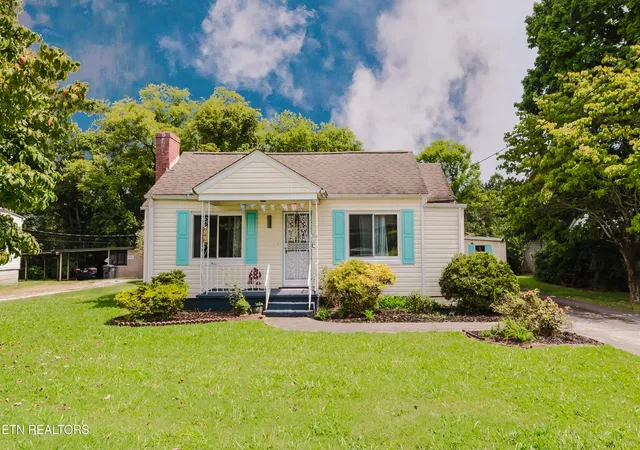 Photo 1 of Single family home for sale at 946 E Moody Ave, Knoxville, TN 37920 | MLS# 1353219 | Listing updated on 2026-10-06
