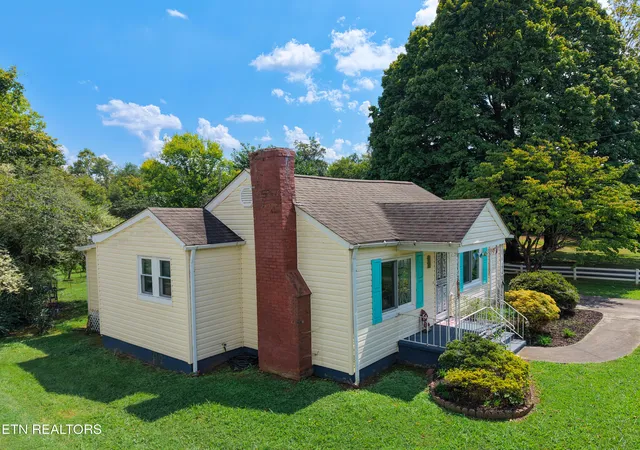 Photo 3 of Single family home for sale at 946 E Moody Ave, Knoxville, TN 37920 | MLS# 1353219 | Listing updated on 2026-10-06