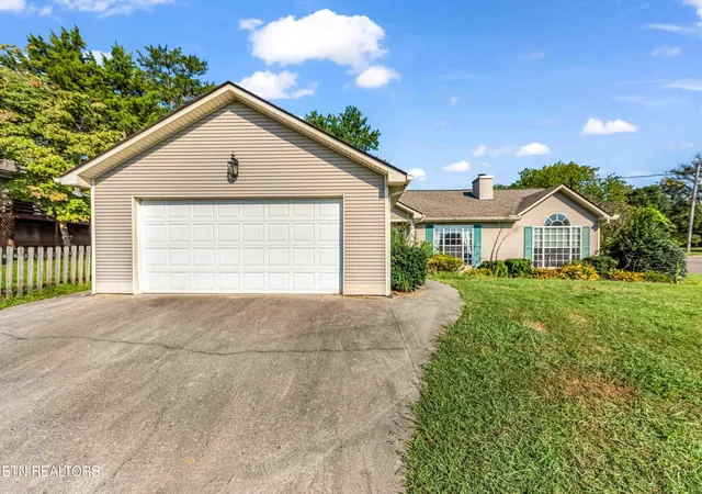 Photo 1 of Sale Pending at 5817 Shelley Dr, Knoxville, TN 37909 | MLS# 1353461 | Listing updated on 2026-09-08
