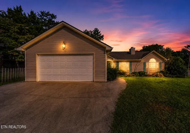 Photo 2 of Sale Pending at 5817 Shelley Dr, Knoxville, TN 37909 | MLS# 1353461 | Listing updated on 2026-09-08
