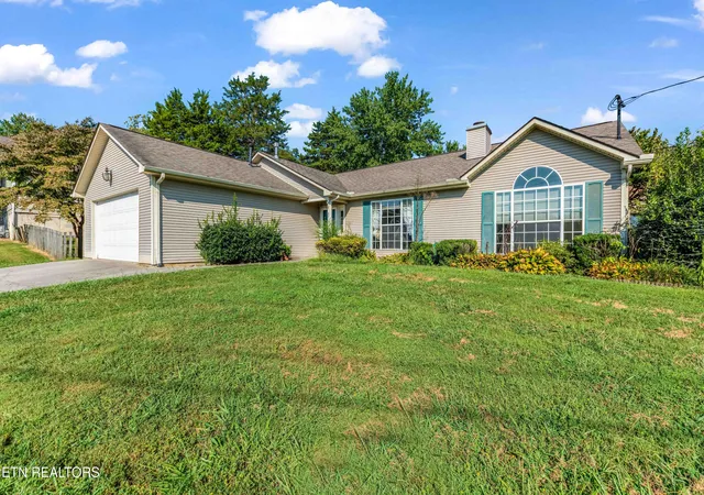 Photo 3 of Sale Pending at 5817 Shelley Dr, Knoxville, TN 37909 | MLS# 1353461 | Listing updated on 2026-09-08