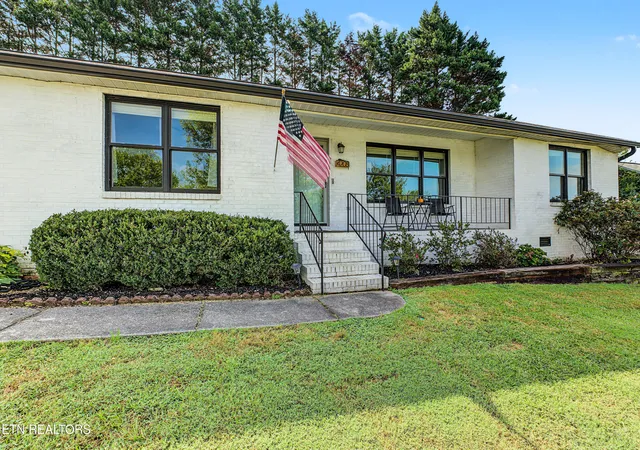 Photo 2 of Sale Pending at 4208 Ingrid Dr, Maryville, TN 37801 | MLS# 1354844 | Listing updated on 2026-09-21