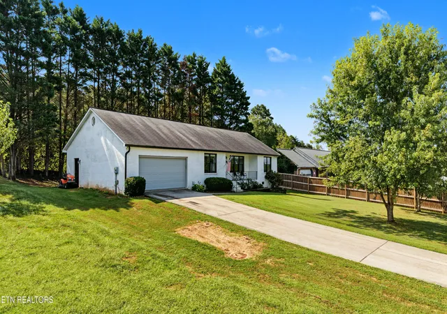 Photo 3 of Sale Pending at 4208 Ingrid Dr, Maryville, TN 37801 | MLS# 1354844 | Listing updated on 2026-09-21
