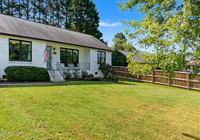 Photo 4 of Sale Pending at 4208 Ingrid Dr, Maryville, TN 37801 | MLS# 1354844 | Listing updated on 2026-09-21