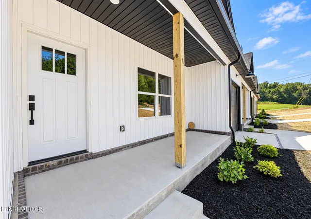 Photo 4 of Single family home for sale at 341 Webster Dr, Blaine, TN 37709 | MLS# 1353555 | Listing updated on 2026-09-13