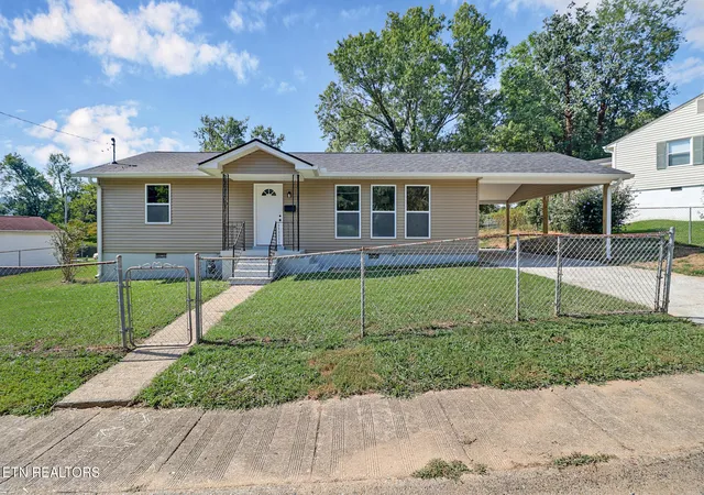Photo 2 of Single family home for sale at 147 Athens Rd, Oak Ridge, TN 37830 | MLS# 1353242 | Listing updated on 2026-09-11
