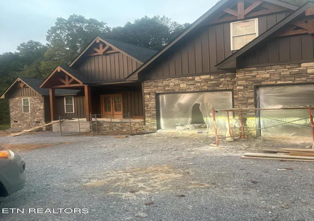 Photo 3 of Single family home for sale at 327 Shadows Lawn Dr, Athens, TN 37303 | MLS# 1353305 | Listing updated on 2026-09-25