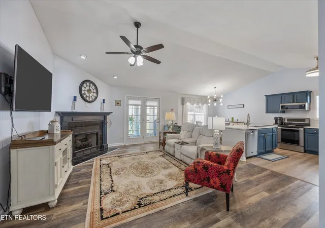 Photo 2 of Sale Pending at 2915 Sunlit Ter Rd, Knoxville, TN 37938 | MLS# 1355079 | Listing updated on 2026-09-15