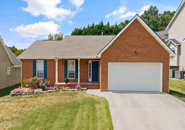 Photo 1 of Sale Pending at 2915 Sunlit Ter Rd, Knoxville, TN 37938 | MLS# 1355079 | Listing updated on 2026-09-15
