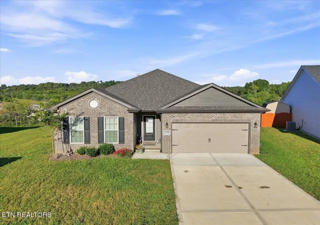 Photo 3 of Single family home for sale at 3509 Crimson Cir, Maryville, TN 37801 | MLS# 1355295 | Listing updated on 2026-09-21