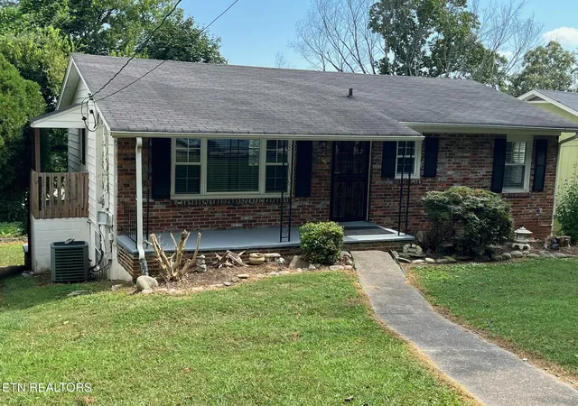 Photo 1 of Single family home for sale at 1024 Farragut Ave, Knoxville, TN 37917 | MLS# 1354676 | Listing updated on 2026-09-12