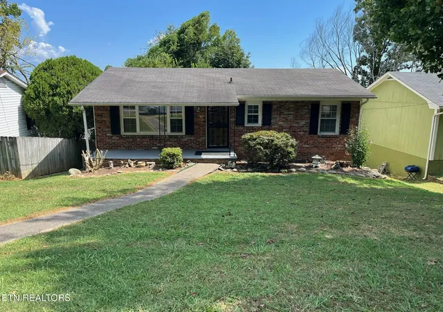 Photo 2 of Single family home for sale at 1024 Farragut Ave, Knoxville, TN 37917 | MLS# 1354676 | Listing updated on 2026-09-12