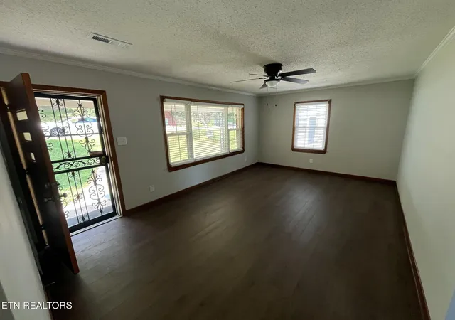 Photo 3 of Single family home for sale at 1024 Farragut Ave, Knoxville, TN 37917 | MLS# 1354676 | Listing updated on 2026-09-12