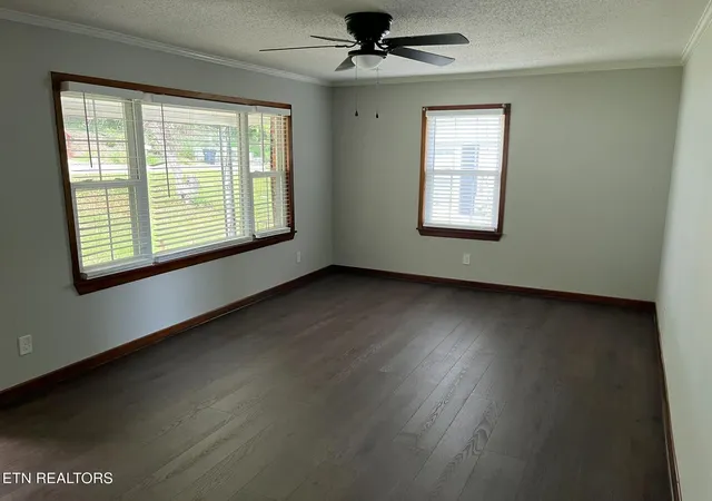 Photo 4 of Single family home for sale at 1024 Farragut Ave, Knoxville, TN 37917 | MLS# 1354676 | Listing updated on 2026-09-12