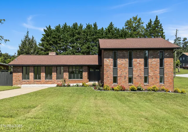 Photo 2 of Single family home for sale at 101 Westland Dr, Clinton, TN 37716 | MLS# 1353371 | Listing updated on 2026-09-16
