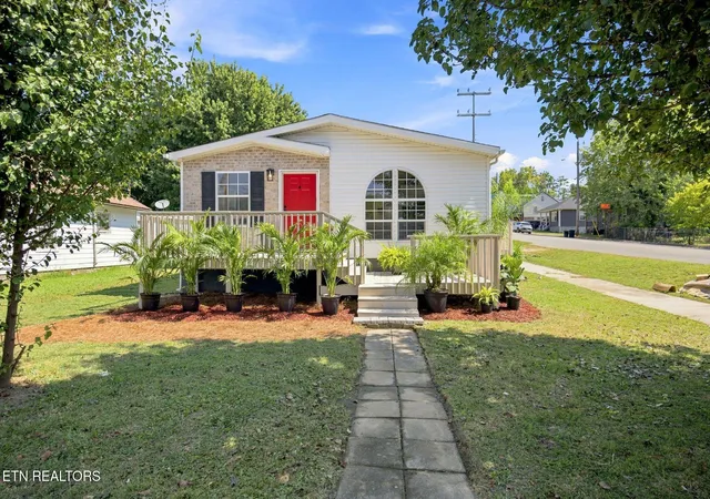 Photo 4 of Single family home for sale at 200 N Indiana Ave, La Follette, TN 37766 | MLS# 1354584 | Listing updated on 2026-09-20