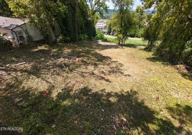 Photo 3 of Sale Pending at 1723 Maryland Ave, Knoxville, TN 37921 | MLS# 1353982 | Listing updated on 2026-09-13