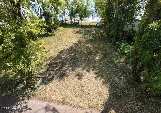 Photo 3 of Sale Pending at 1723 Maryland Ave, Knoxville, TN 37921 | MLS# 1353982 | Listing updated on 2026-09-13