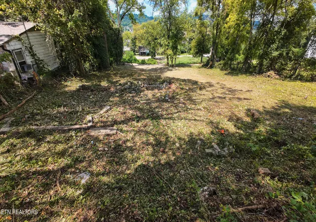 Photo 4 of Sale Pending at 1723 Maryland Ave, Knoxville, TN 37921 | MLS# 1353982 | Listing updated on 2026-09-13