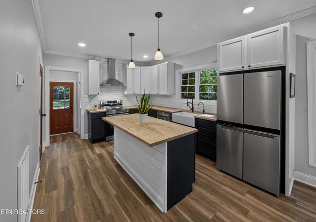Photo 3 of Single family home for sale at 1613 Dunbar St, Knoxville, TN 37921 | MLS# 1354978 | Listing updated on 2026-09-19
