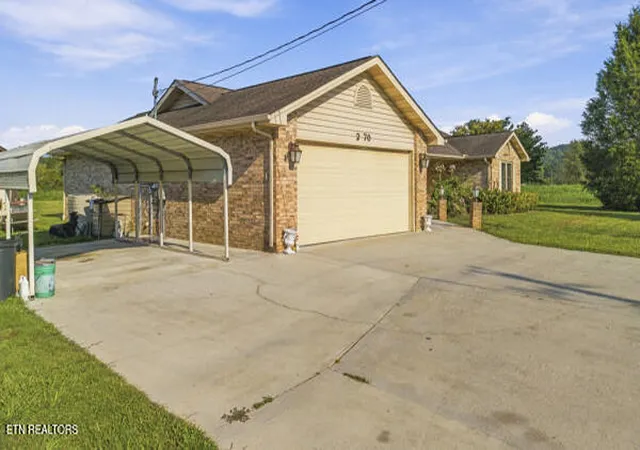Photo 4 of Single family home for sale at 2970 Boyds Crk Hwy, Sevierville, TN 37876 | MLS# 1353770 | Listing updated on 2026-09-24