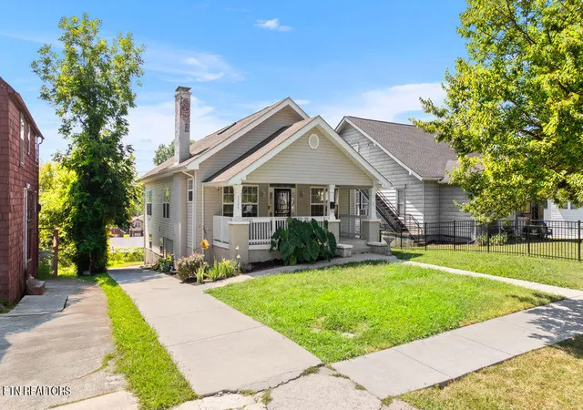 Photo 3 of Sale Pending at 3226 E 5th Avenue, Knoxville, TN 37914 | MLS# 1354105 | Listing updated on 2026-09-15
