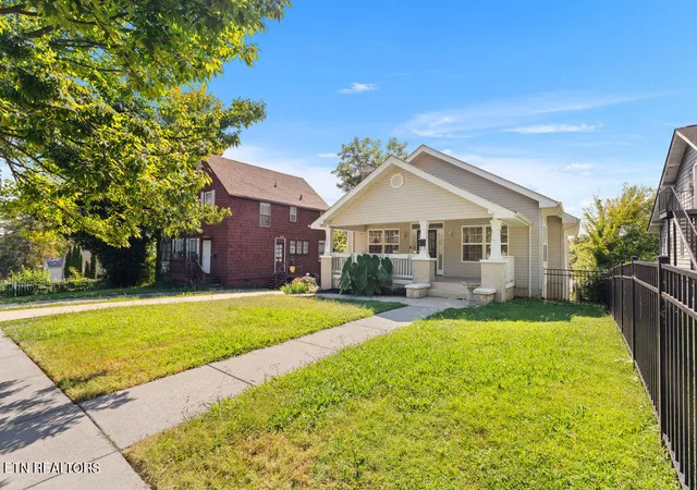 Photo 4 of Sale Pending at 3226 E 5th Avenue, Knoxville, TN 37914 | MLS# 1354105 | Listing updated on 2026-09-15