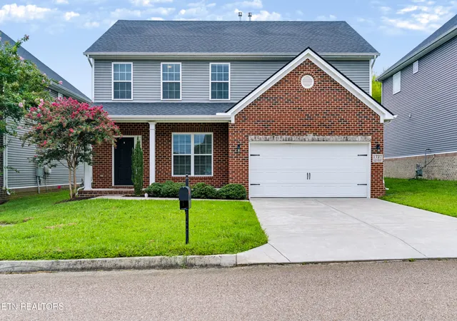 Photo 1 of Single family home for sale at 1727 Glen Shady Blvd, Knoxville, TN 37922 | MLS# 1354391 | Listing updated on 2026-09-04