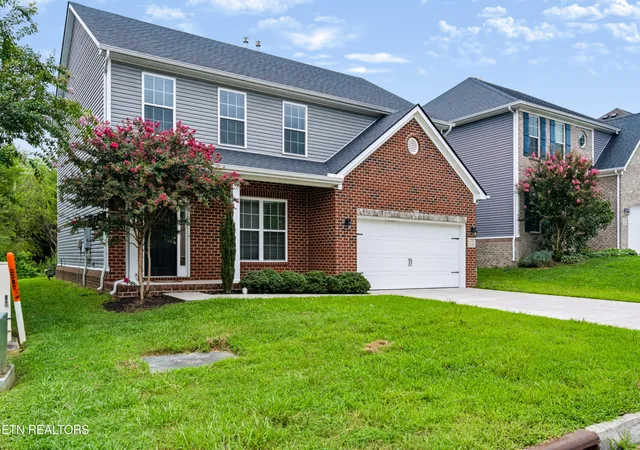 Photo 3 of Single family home for sale at 1727 Glen Shady Blvd, Knoxville, TN 37922 | MLS# 1354391 | Listing updated on 2026-09-04