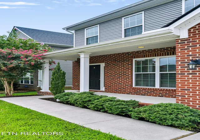 Photo 3 of Single family home for sale at 1727 Glen Shady Blvd, Knoxville, TN 37922 | MLS# 1354391 | Listing updated on 2026-09-04