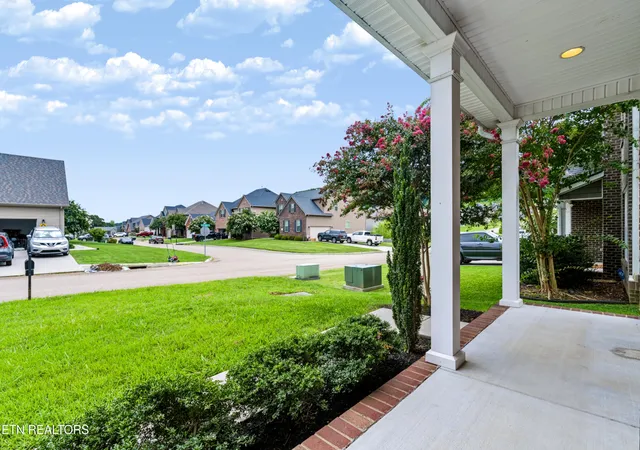 Photo 4 of Single family home for sale at 1727 Glen Shady Blvd, Knoxville, TN 37922 | MLS# 1354391 | Listing updated on 2026-09-04