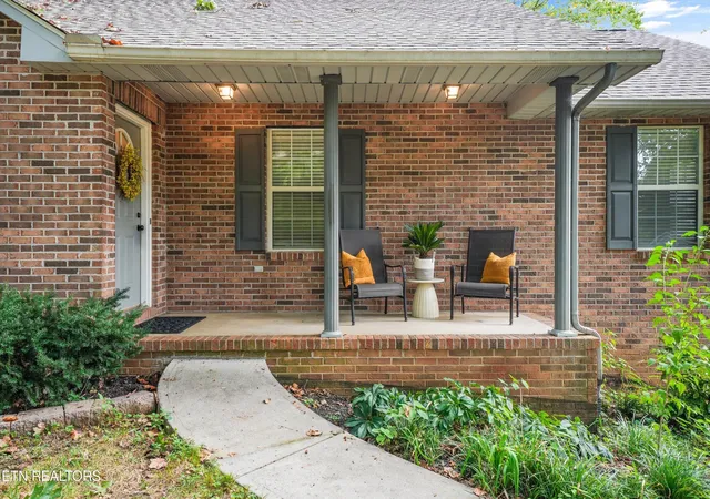 Photo 3 of Single family home for sale at 712 Kimbee Rd, Knoxville, TN 37923 | MLS# 1353475 | Listing updated on 2026-09-25