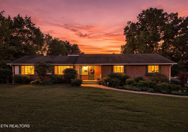 Photo 2 of Sale Pending at 8300 Bennington Dr, Knoxville, TN 37909 | MLS# 1353994 | Listing updated on 2026-09-05