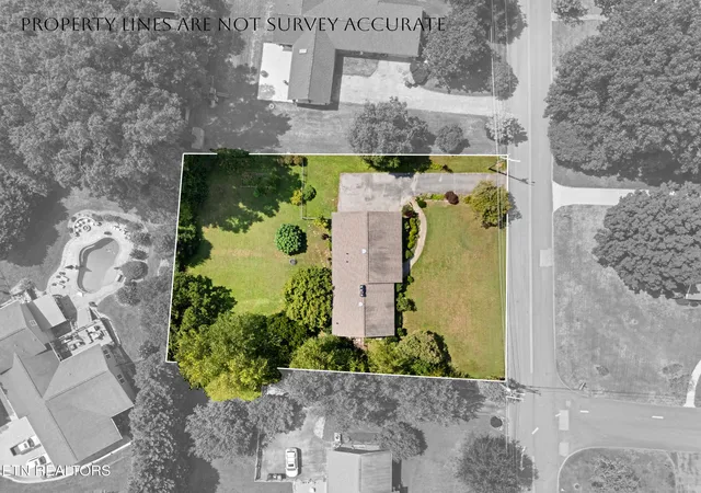 Photo 3 of Sale Pending at 8300 Bennington Dr, Knoxville, TN 37909 | MLS# 1353994 | Listing updated on 2026-09-05