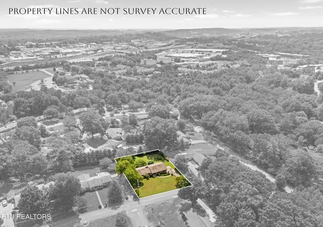 Photo 4 of Sale Pending at 8300 Bennington Dr, Knoxville, TN 37909 | MLS# 1353994 | Listing updated on 2026-09-05
