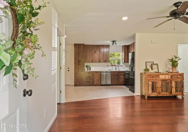 Photo 3 of Single family home for sale at 429 Woodlawn Pike, Knoxville, TN 37920 | MLS# 1353729 | Listing updated on 2026-09-19