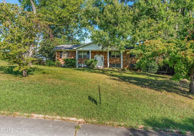 Photo 3 of Single family home for sale at 1208 Scenic Hl Dr, Louisville, TN 37777 | MLS# 1355096 | Listing updated on 2026-09-17