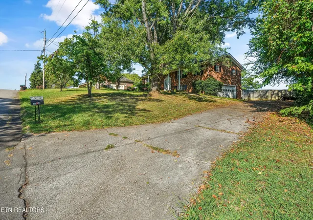 Photo 3 of Single family home for sale at 1208 Scenic Hl Dr, Louisville, TN 37777 | MLS# 1355096 | Listing updated on 2026-09-17