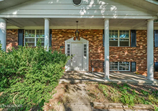 Photo 4 of Single family home for sale at 1208 Scenic Hl Dr, Louisville, TN 37777 | MLS# 1355096 | Listing updated on 2026-09-17